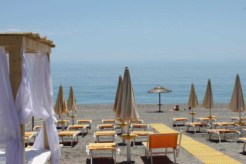 La Terrazza Sul Mare Apartment Letojanni Exterior photo